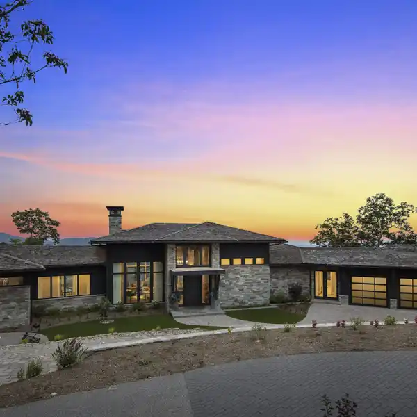 REFINED LIVING ABOVE THE FAIRWAYS OF WALNUT COVE