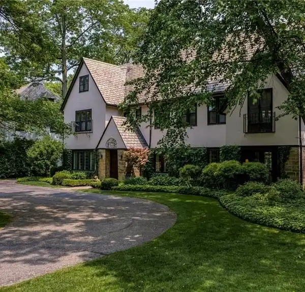GRACIOUS TUDOR HOME