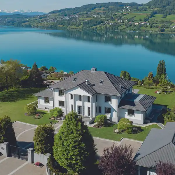 »VILLA PALLADIA« WITH SWIMMING POOL AND LARGE GARDEN IN SEENGEN, SWITZERLAND
