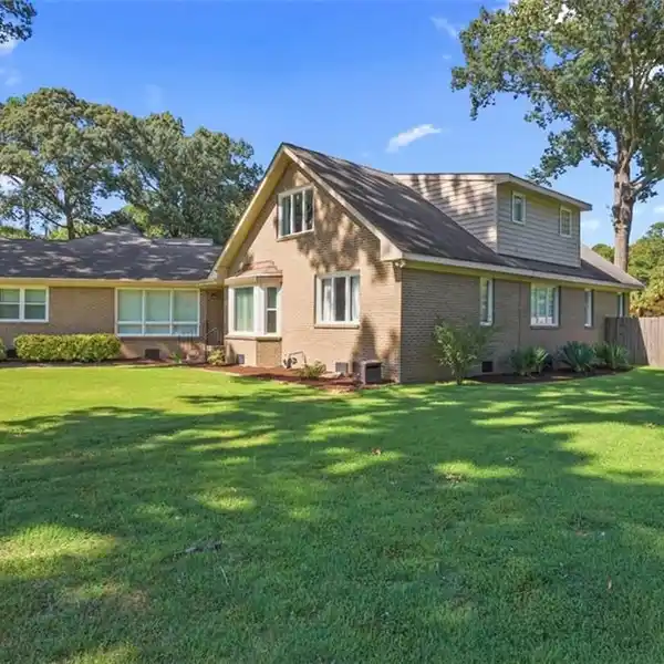 WATERFRONT PROPERTY IN TRANT BERKSHIRE