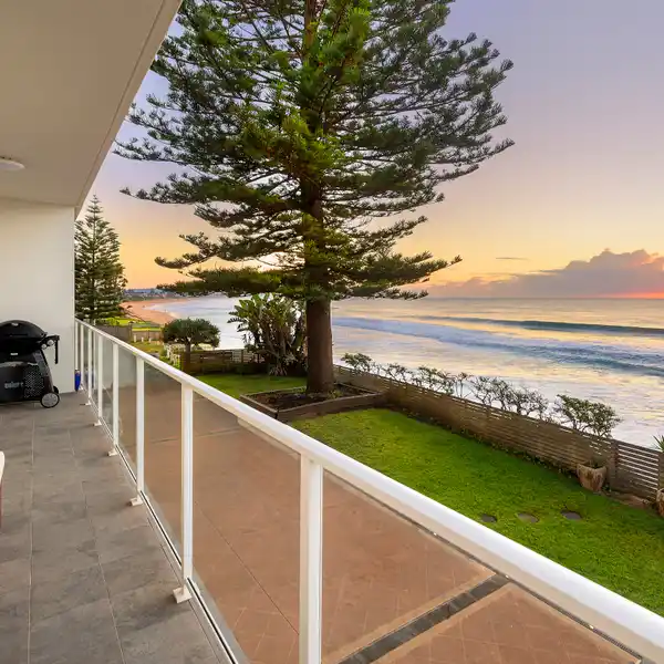 ABSOLUTE BEACHFRONT APARTMENT