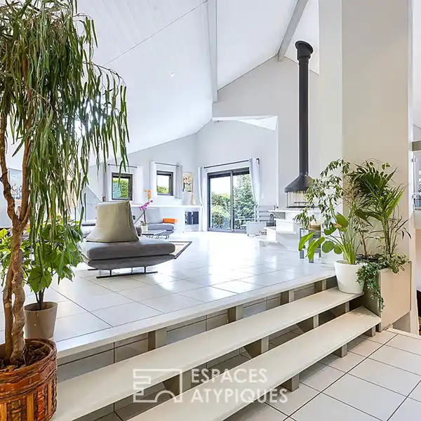 SUPERB ARCHITECT-DESIGNED VILLA