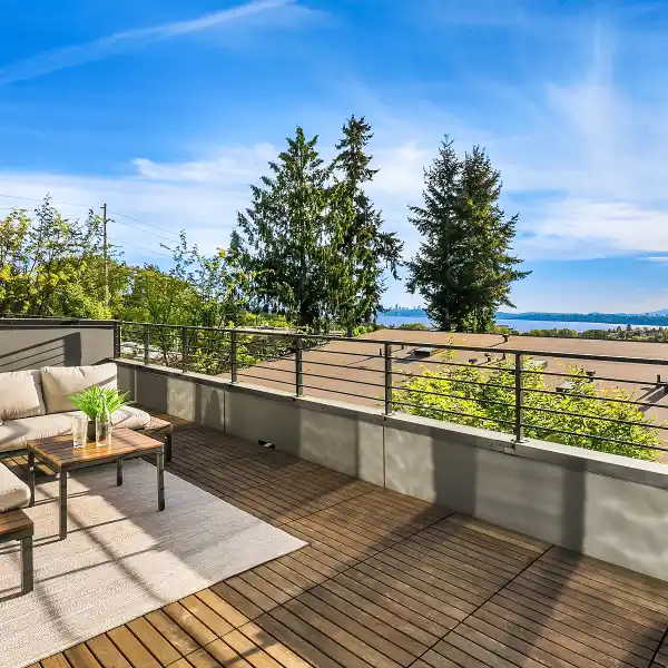 COMFORTABLE LIVING IN AN IDEAL FLOOR PLAN