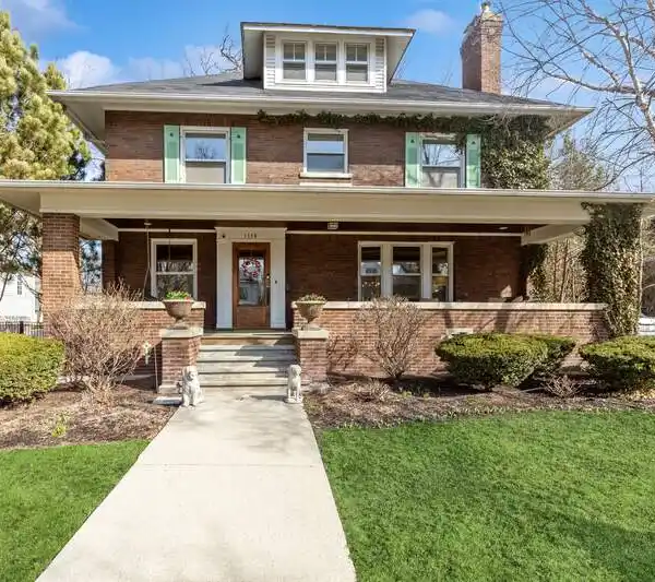 STATELY EAST WILMETTE HOME