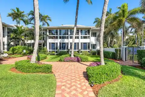 The Epitome of Modern Coastal Living