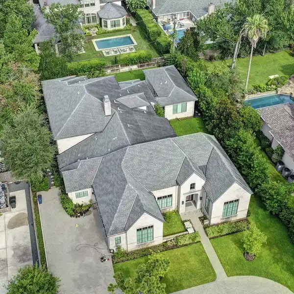 TIMELESS ELEGANCE WITH MODERN DESIGN