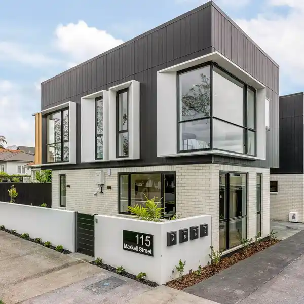 ARCHITECTURAL HARMONY WITH SUNLIT CEDAR ELEGANCE