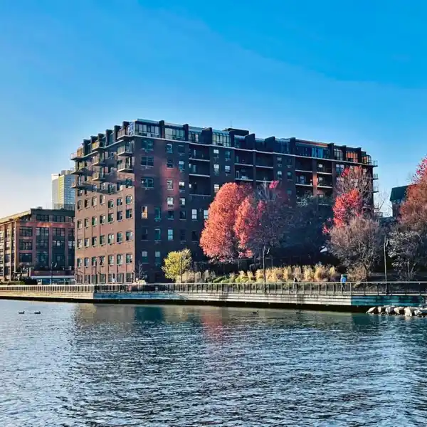 LUXURY LIVING AT CLERMONT COVE