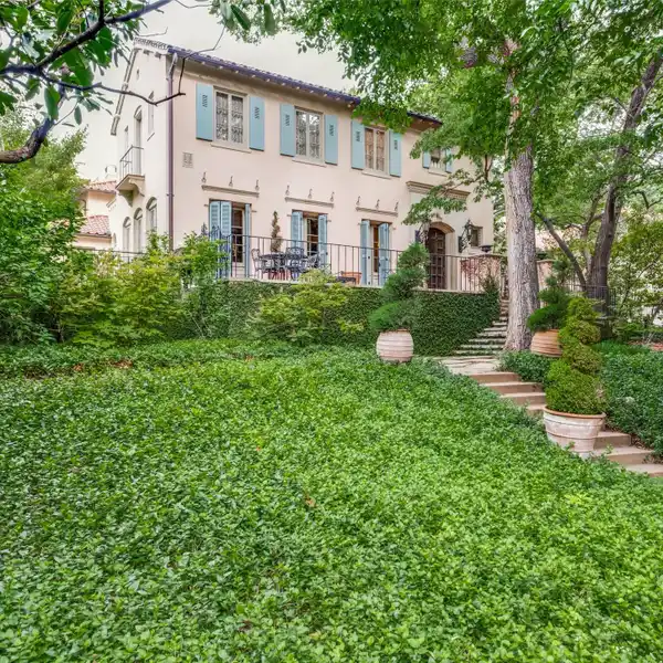 GORGEOUS CIRCA 1924 ITALIAN HOME