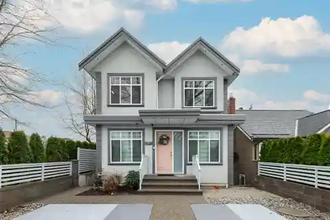 Versatile Modern Home in Convenient Grandview-woodland