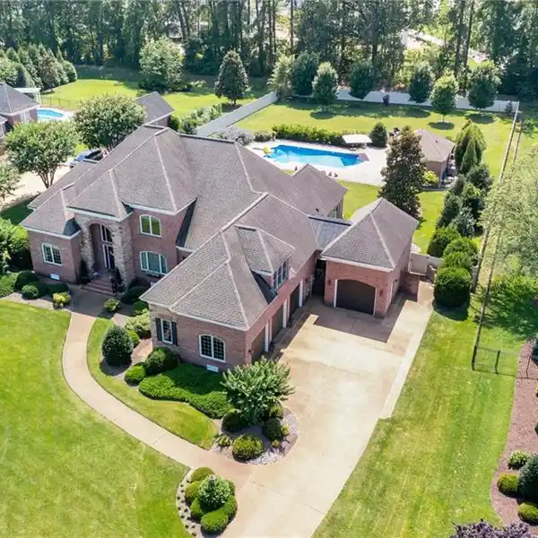 LUXURY LIVING IN THE SOUGHT-AFTER TABB COMMUNITY