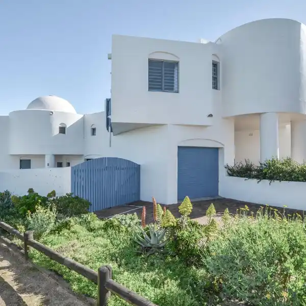 PERFECTLY LOCATED UPMARKET HOME