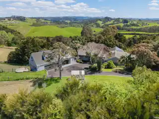 Dual Dwellings on Peaceful Private Acreage