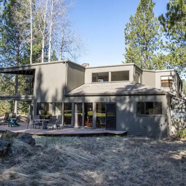 UNIQUE VINTAGE HOME ON THE MEADOWS GOLF COURSE