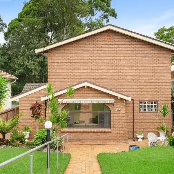 LOVINGLY KEPT HOME WITH A TRANQUIL RESERVE BACKDROP