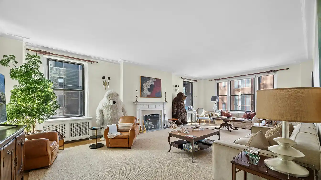 Refined Living in an Iconic Setting