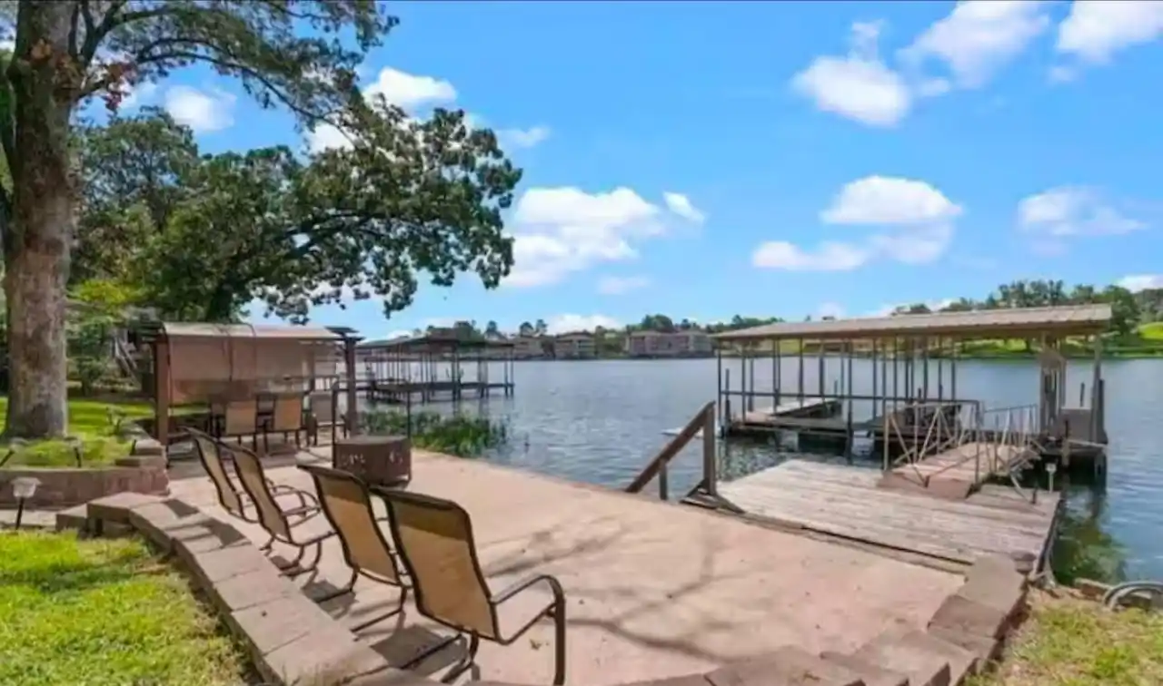 Lakefront Treasure