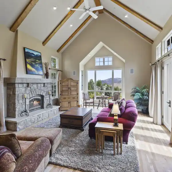 SERENE MOUNTAIN RETREAT IN KENSINGTON GREEN