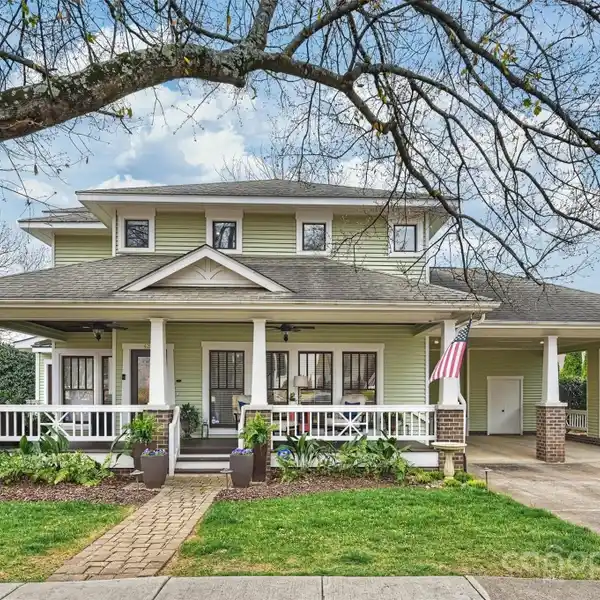 CLASSIC AND SPACIOUS CHARMER