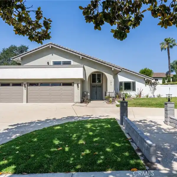 EXQUISITELY RENOVATED ESTATE IN A PRESTIGIOUS NEIGHBORHOOD