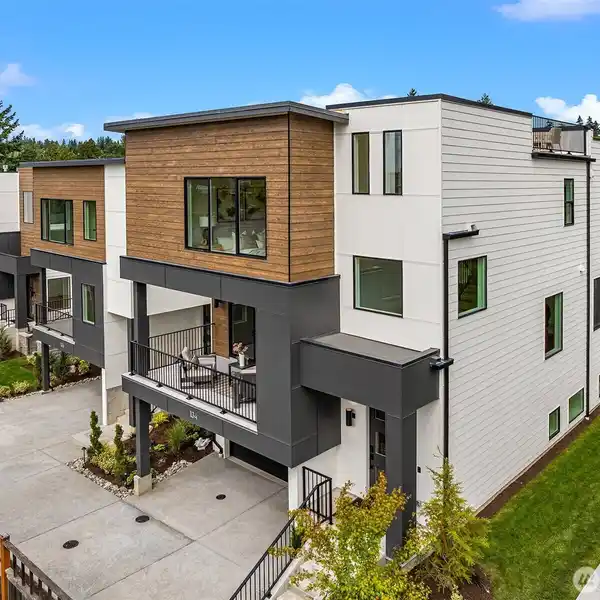 BRAND NEW MODERN BEAUTY