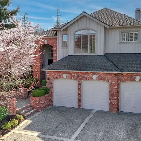 ELEGANT HOME WITH SCENIC GOLF COURSE VIEWS