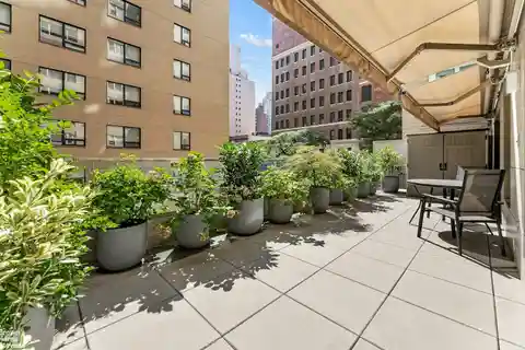 Renovated Luxury Coop with Stunning Outdoor Space