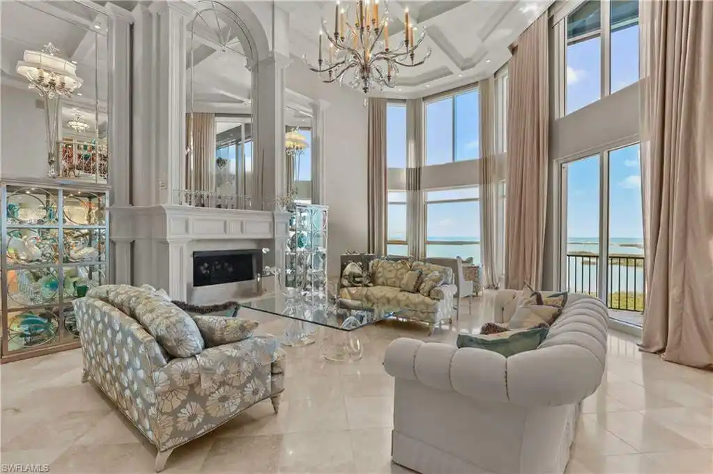 Luxurious Two-story Penthouse with Sweeping Views