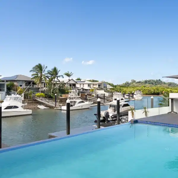 SUBSTANTIAL TWO-STOREY CANAL-FRONT RESIDENCE