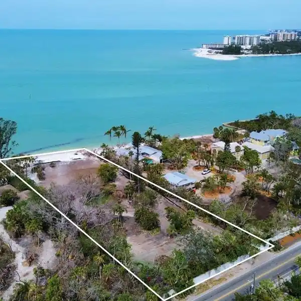 EXCEPTIONAL ESTATE PROPERTY WITH PRIVATE BEACH
