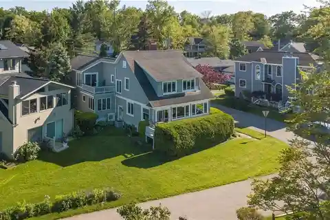 Lakefront Serenity Meets Everyday Comfort