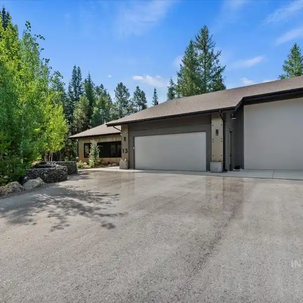 SCANDINAVIAN-STYLE SANCTUARY