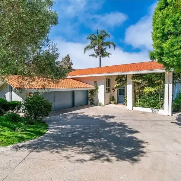 BEAUTIFULLY UPDATED OCEAN VIEW HOME