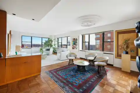 Expansive Sun-flooded Corner Apartment