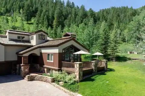 Delightful Mountain Residence in Exclusive Arrowhead