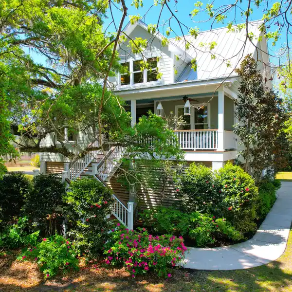 BEAUTIFUL CUSTOM HOME IN A COZY TIDAL VILLAGE