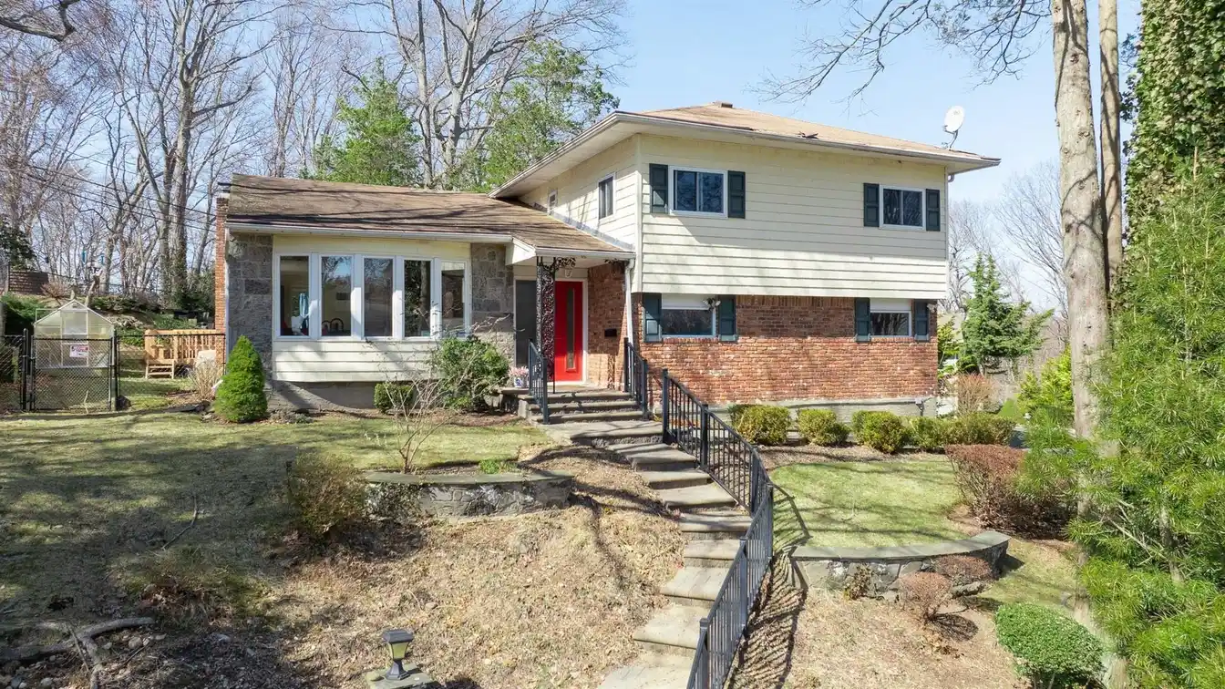 Large Private Split on an Oversized Corner Property