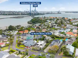 Stylish Home Steps from Okahu Bay Reserve