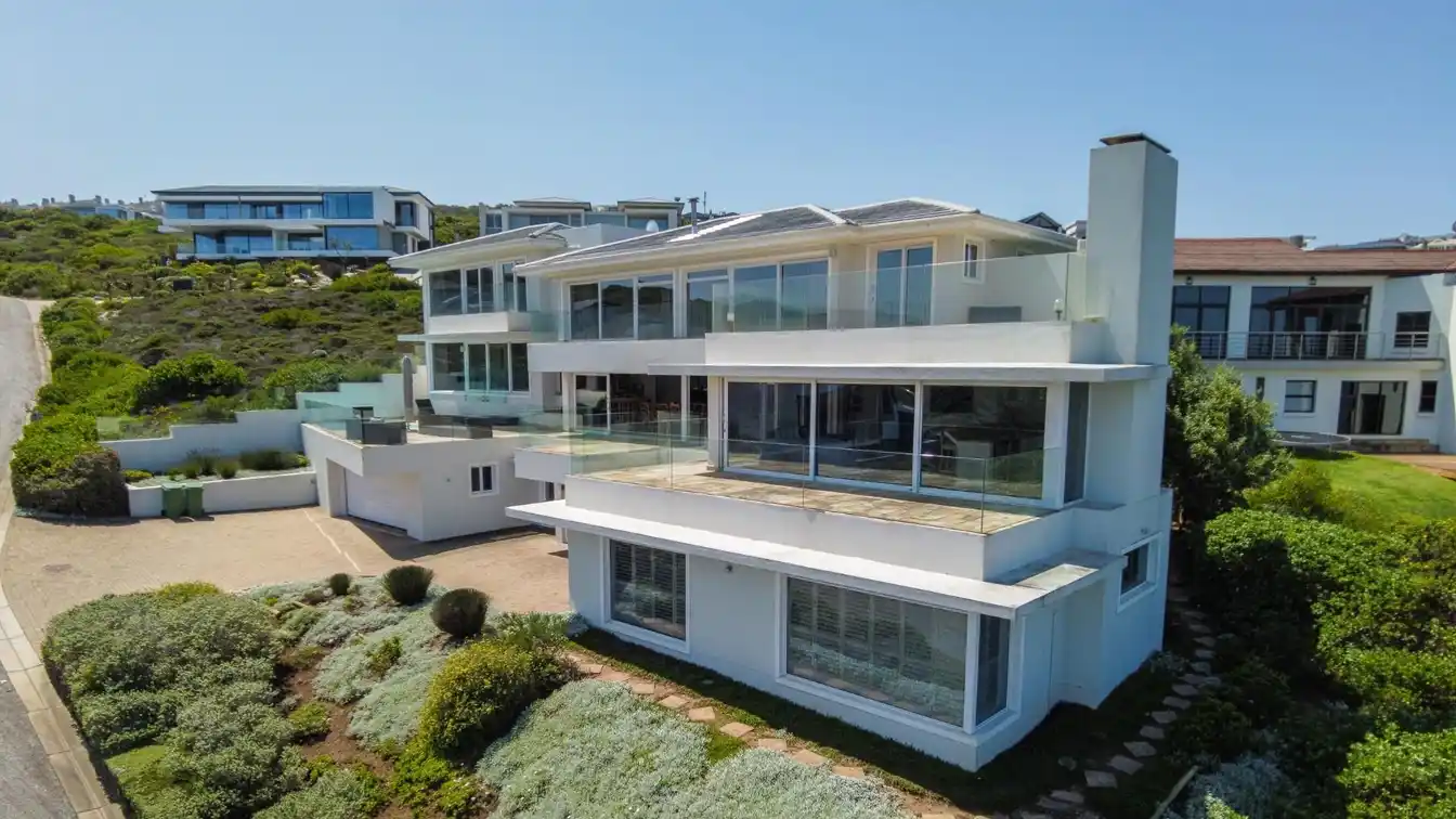 Luxurious Coastal Living at Pinnacle Point Golf Estate