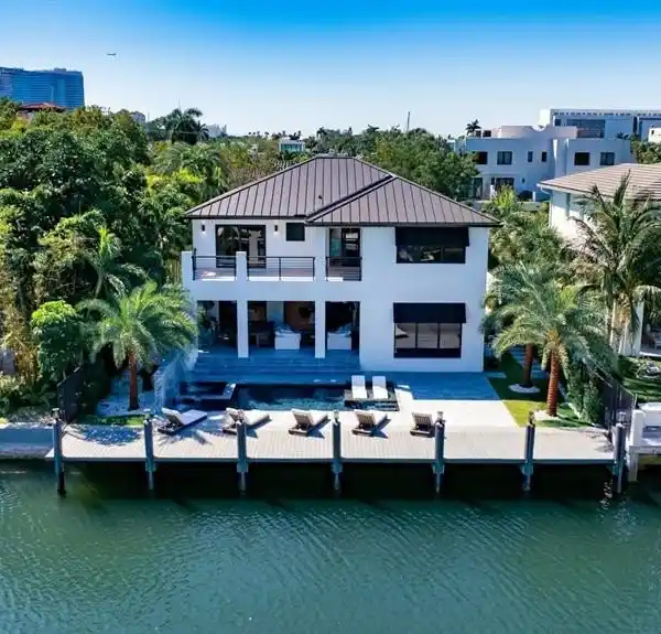 STUNNING NEW CONSTRUCTION ESTATE IN RIO VISTA ISLES