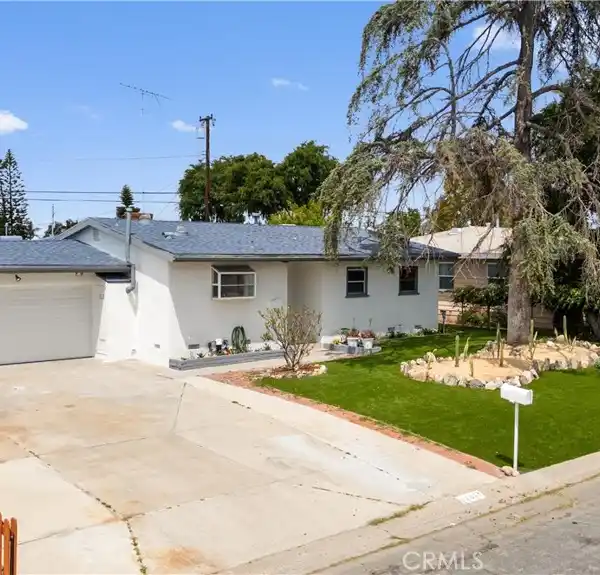 BEAUTIFUL HOME IN THE HEART OF GARDEN GROVE