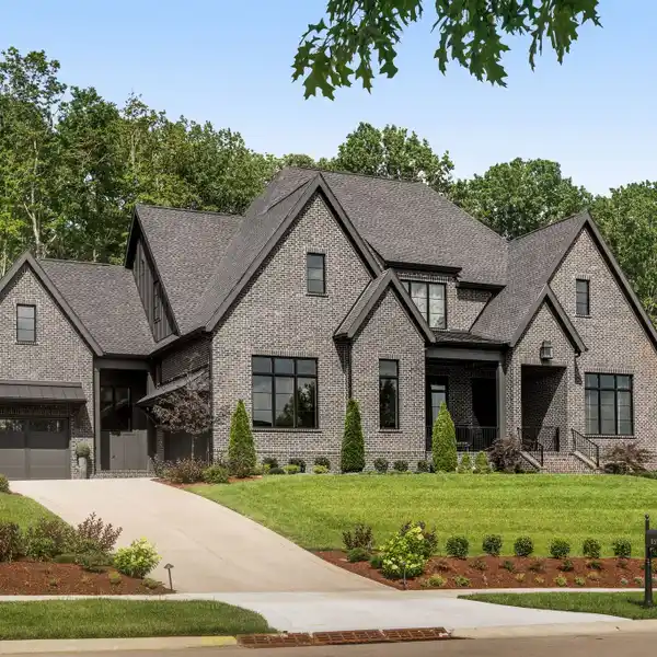 A TRUE SHOWCASE OF TIMELESS LUXURY AND MODERN DESIGN
