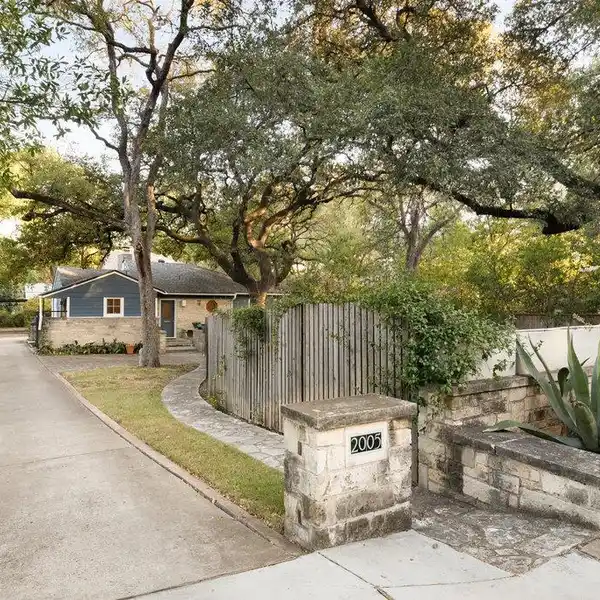 TARRYTOWN ELEGANCE WITH GATED PRIVACY