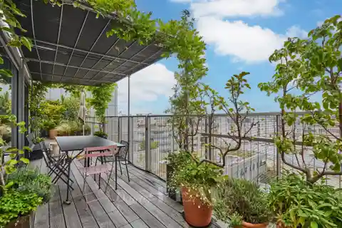 Furnished Beauty in High-End Building