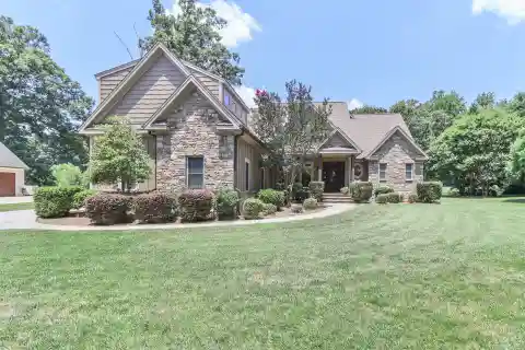 Charming Home Overlooking the Statesville Country Club Course