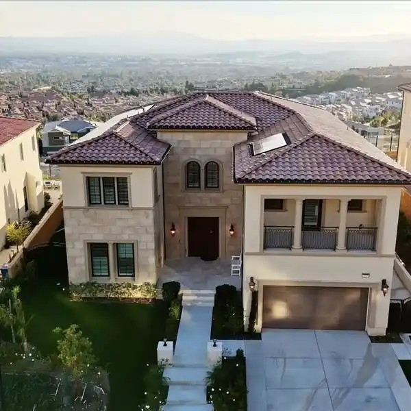 UNPARALLELED LUXURY WITH UNMATCHED VIEWS