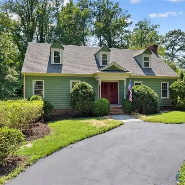 RENOVATED STRATFORD HILLS GEM NEAR JAMES RIVER