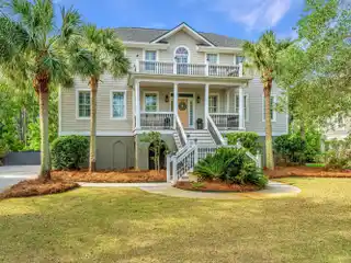 Turnkey Home in Sought-After Seaside Estates