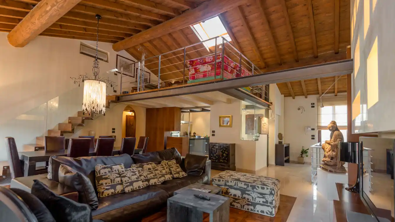 Large Luxury Apartment in Verona