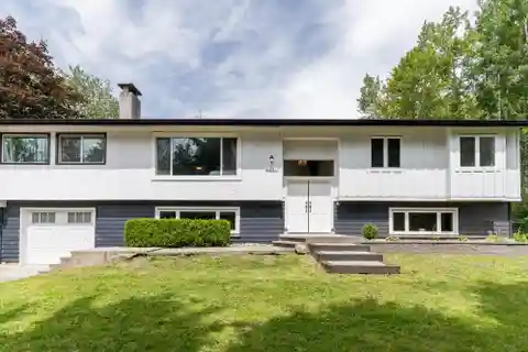 Equestrian Paradise with Barn and Riding Arena